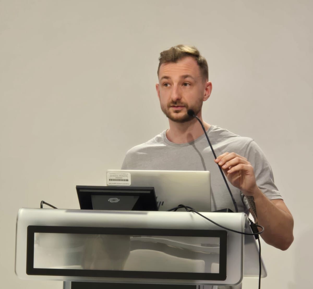 Brian PLUS, consultant transformation IA, en conférence